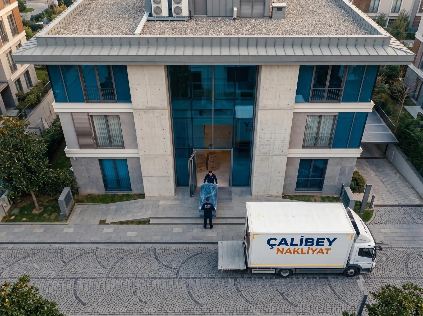 Çalıbey Nakliyat ekibi taşıma sırasında